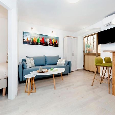 Apartment Amici With Terrace In Center Of Ровинь Экстерьер фото