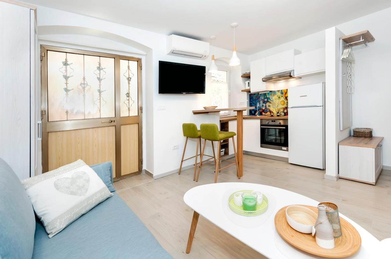 Apartment Amici With Terrace In Center Of Ровинь Экстерьер фото